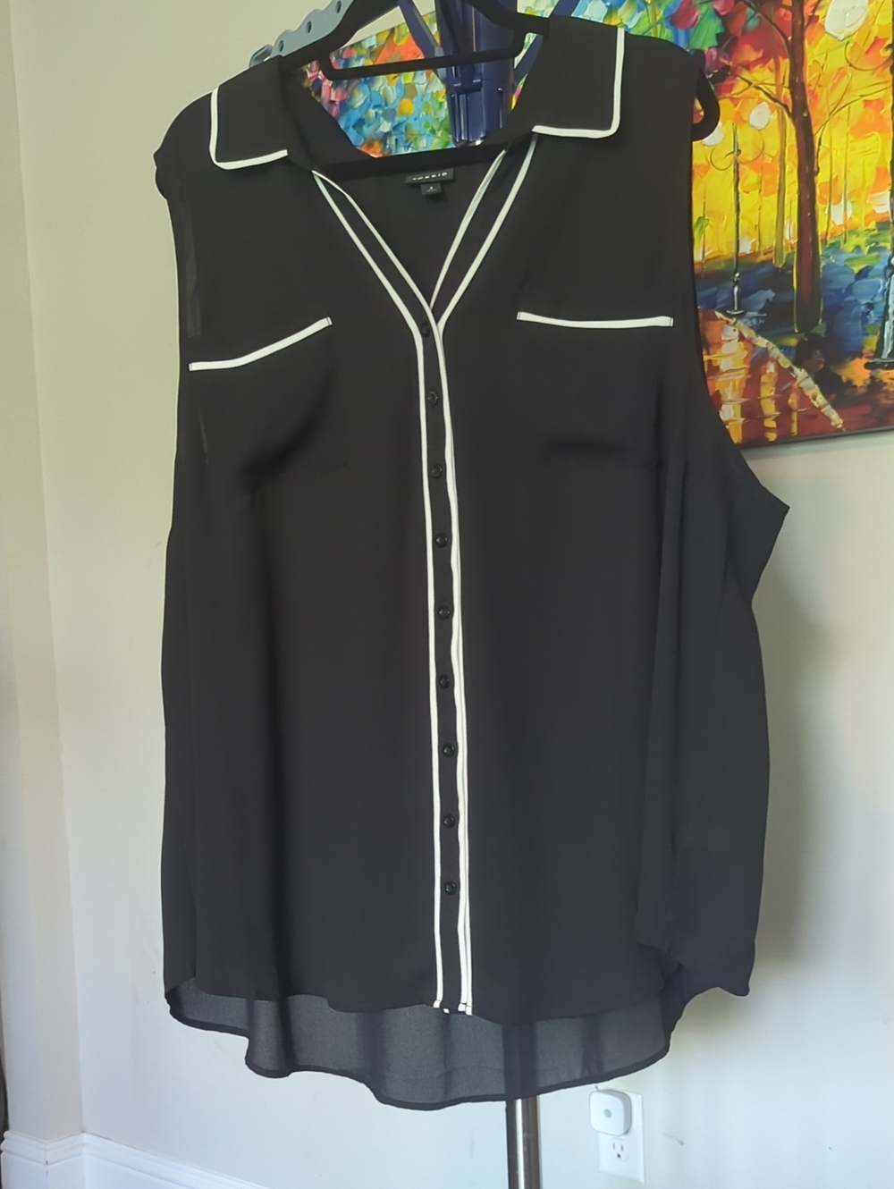 torrid Black Sleeveless Button-Front Camisole with White Piping